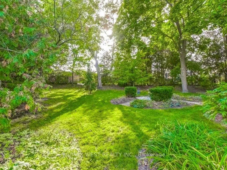 47 Breadner Drive, Toronto, ON, M9R 3M5 - 33