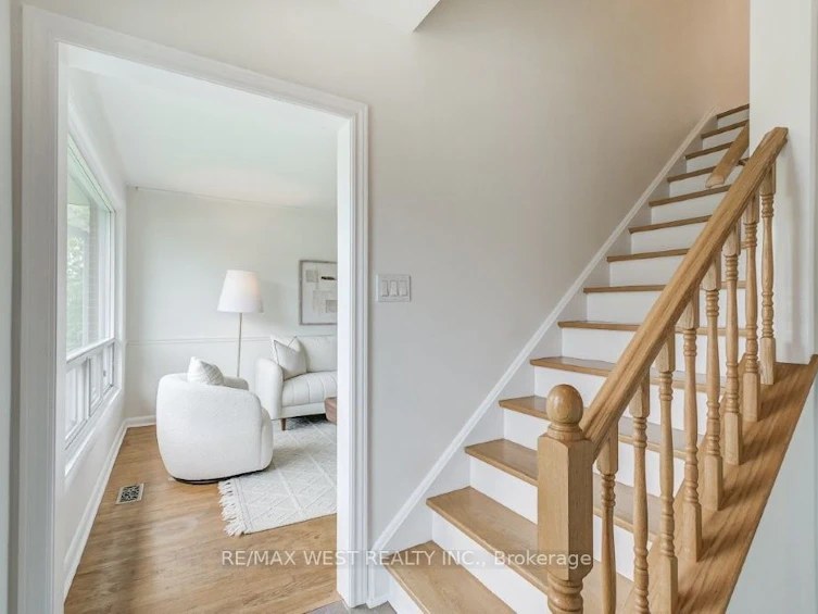 47 Breadner Drive, Toronto, ON, M9R 3M5 - 4