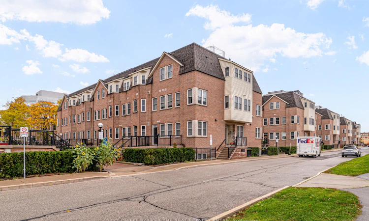 137-760 Lawrence Avenue W