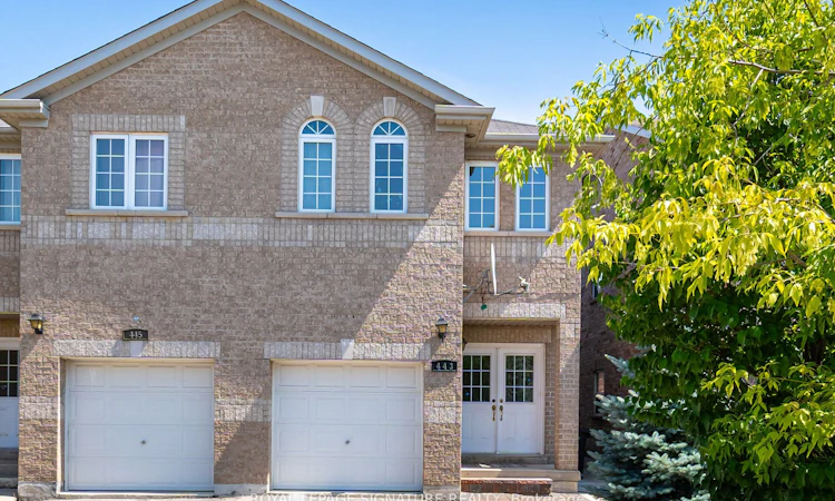 443 Comiskey Crescent