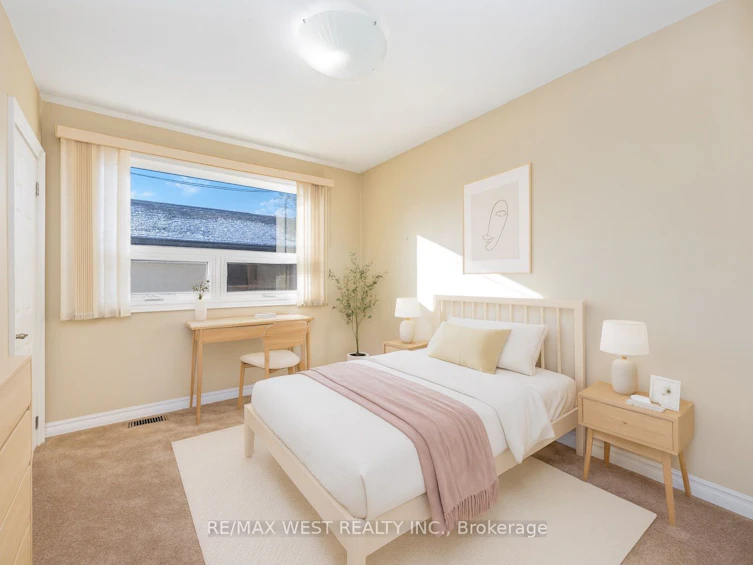 5 Henley Crescent, Toronto, ON, M9W 2W8 - 12