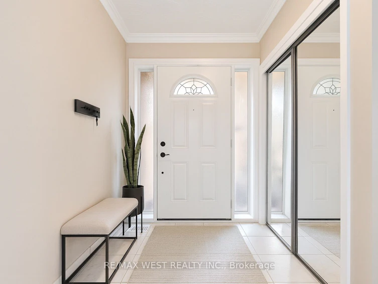 5 Henley Crescent, Toronto, ON, M9W 2W8 - 2