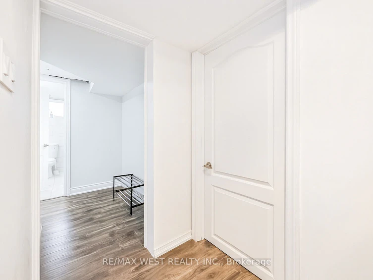 5 Henley Crescent, Toronto, ON, M9W 2W8 - 14