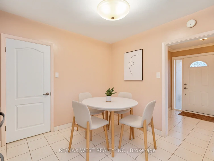 5 Henley Crescent, Toronto, ON, M9W 2W8 - 7