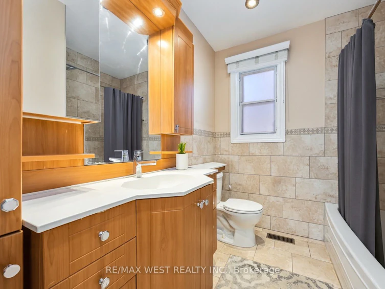 5 Henley Crescent, Toronto, ON, M9W 2W8 - 11