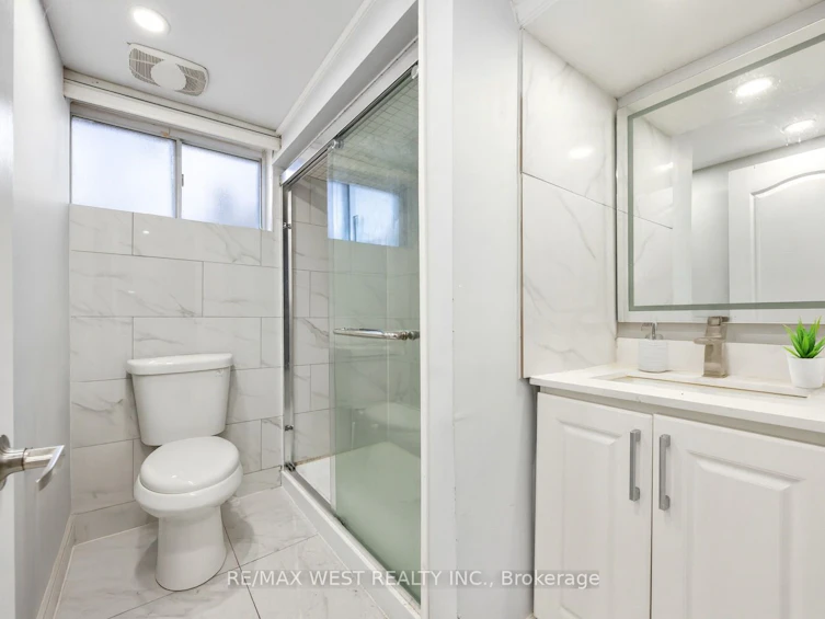 5 Henley Crescent, Toronto, ON, M9W 2W8 - 15