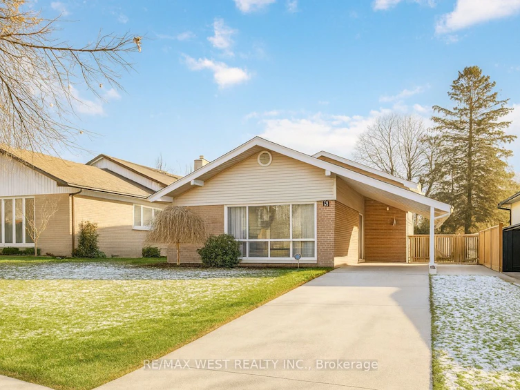 5 Henley Crescent, Toronto, ON, M9W 2W8
