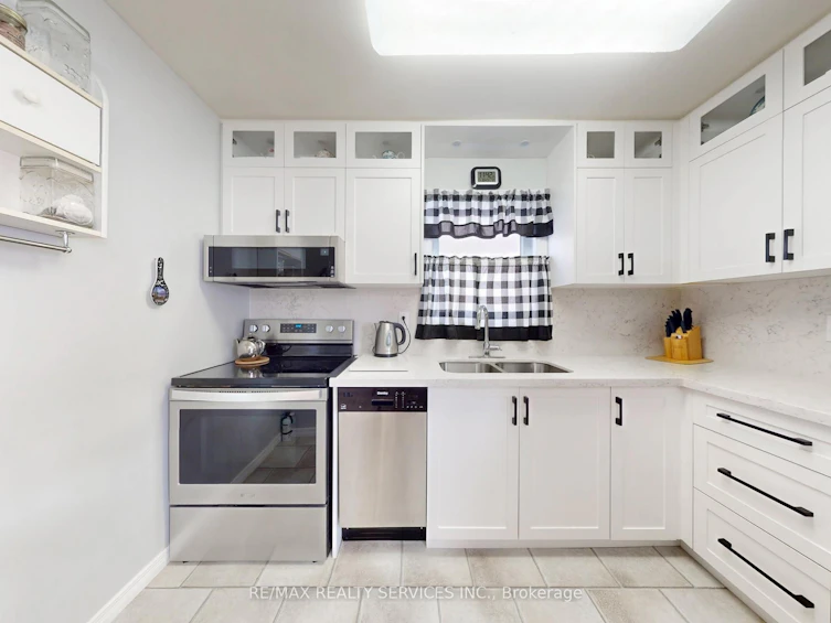 2 Grove Park Square, Brampton, ON, L6S 2K3 - 8