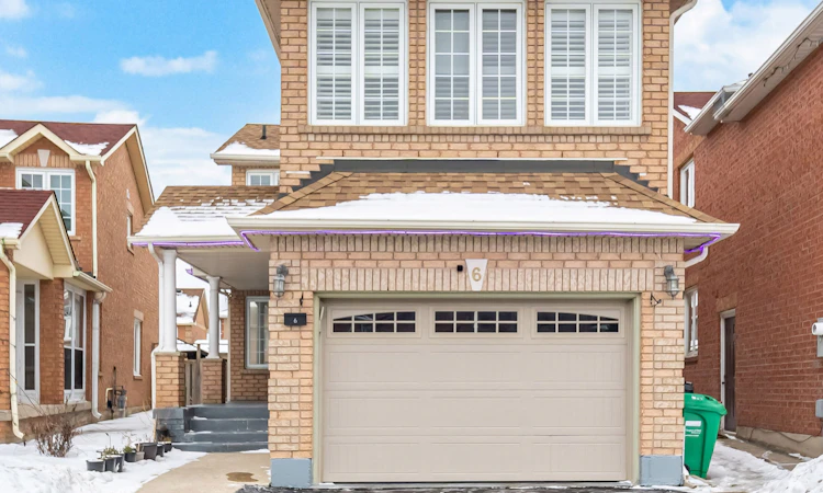 6 Mannel Crescent