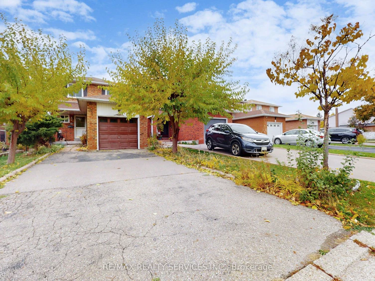 8 Stephensen Court, Brampton, ON, L6V 3X8 - 3