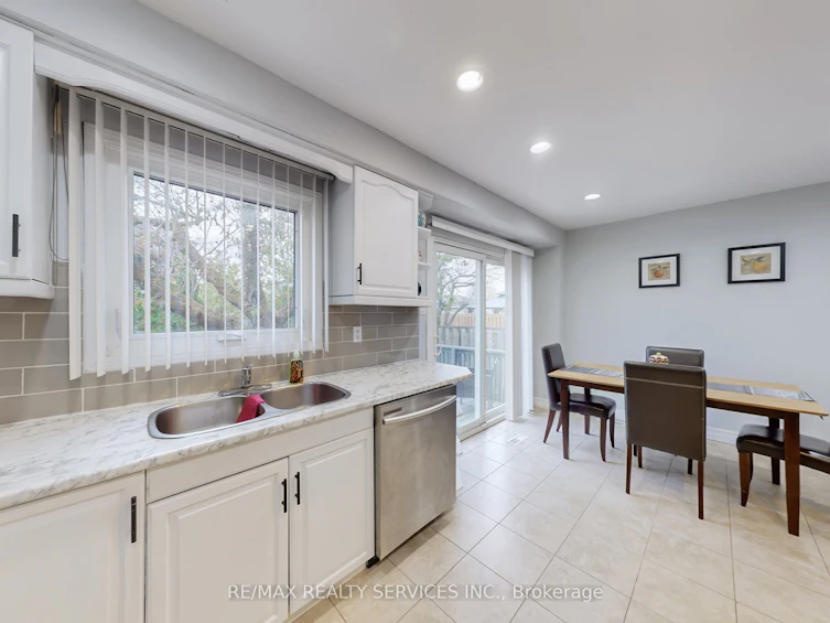 8 Stephensen Court, Brampton, ON, L6V 3X8 - 16