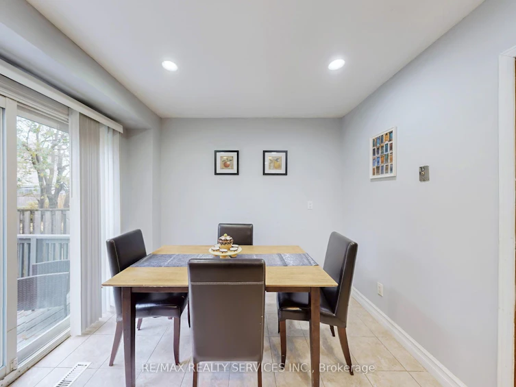 8 Stephensen Court, Brampton, ON, L6V 3X8 - 11