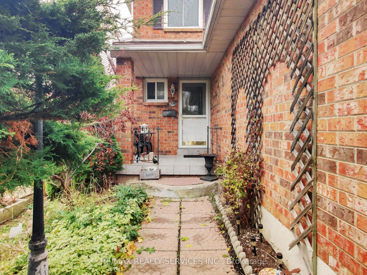 8 Stephensen Court, Brampton, ON, L6V 3X8 - 5