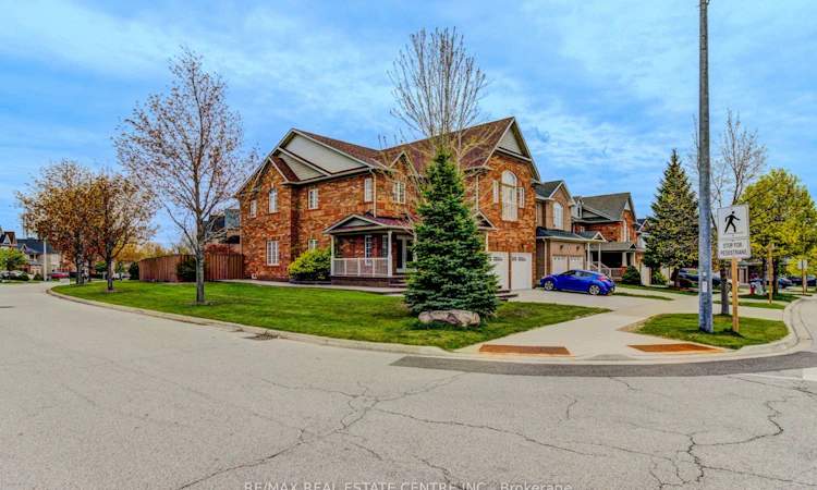 806 White Clover Way