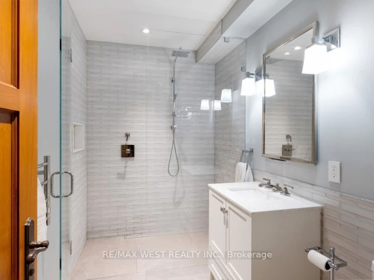 36 Sir Williams Lane, Toronto, ON, M9A 1V1 - 39