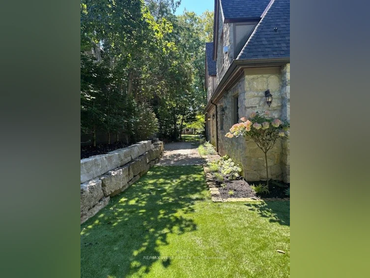 36 Sir Williams Lane, Toronto, ON, M9A 1V1 - 44