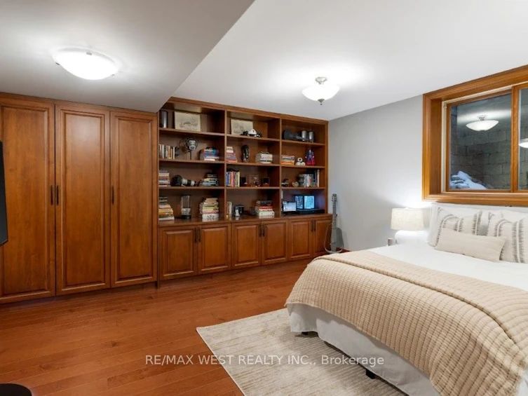 36 Sir Williams Lane, Toronto, ON, M9A 1V1 - 38