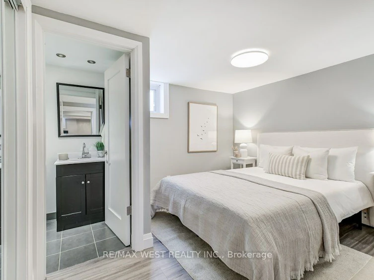 195 Berry Road, Toronto, ON, M8Y 1X2 - 25