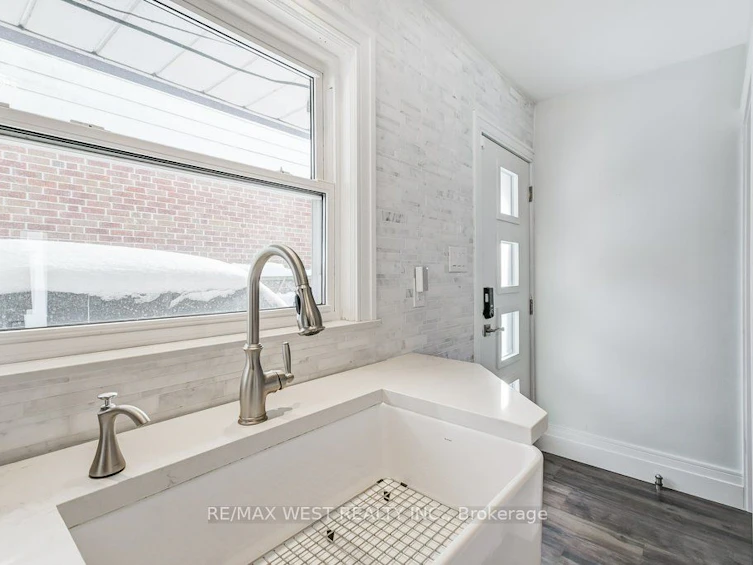 195 Berry Road, Toronto, ON, M8Y 1X2 - 18