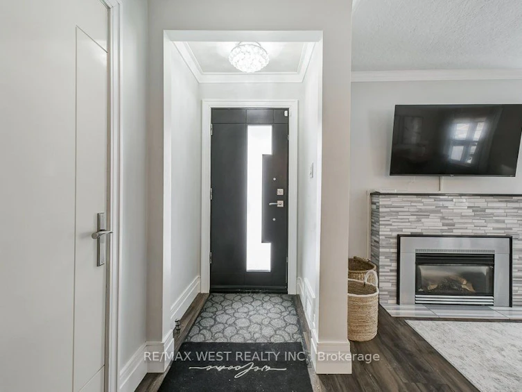 195 Berry Road, Toronto, ON, M8Y 1X2 - 4