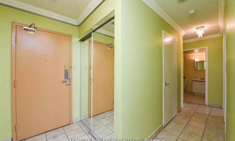 402-3559 Eglinton Avenue W