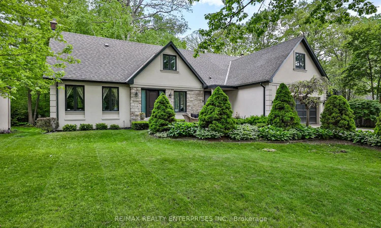 208 Mineola Road W