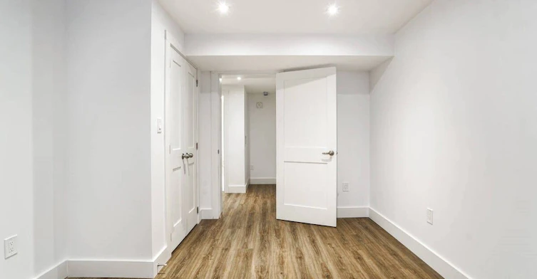 Lower-7 Vancho Crescent S, Toronto, ON, M9A 4Z1 - 7