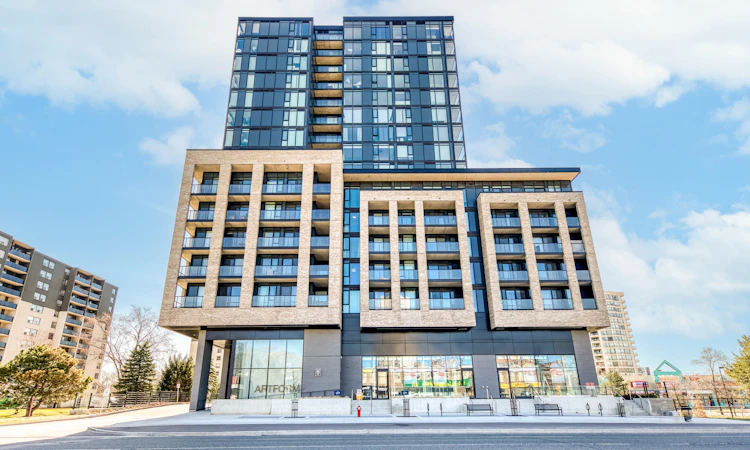 709-86 Dundas Street E