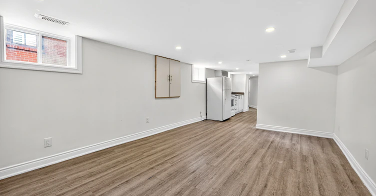LOWER FRONT-116 Branstone Road, Toronto, ON, M6E 4E5 - 4