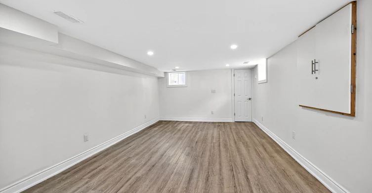 LOWER FRONT-116 Branstone Road, Toronto, ON, M6E 4E5 - 3