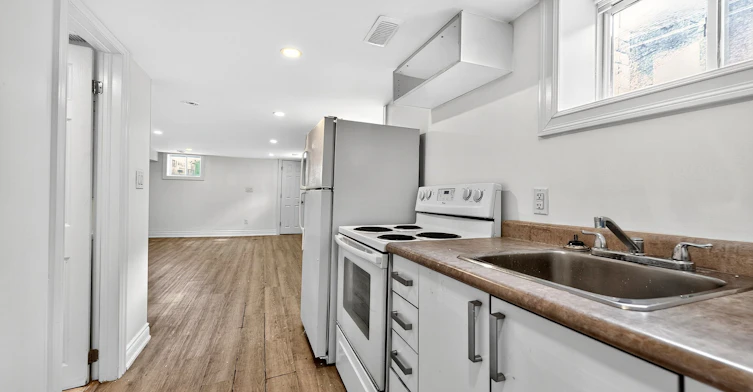 LOWER FRONT-116 Branstone Road, Toronto, ON, M6E 4E5 - 7