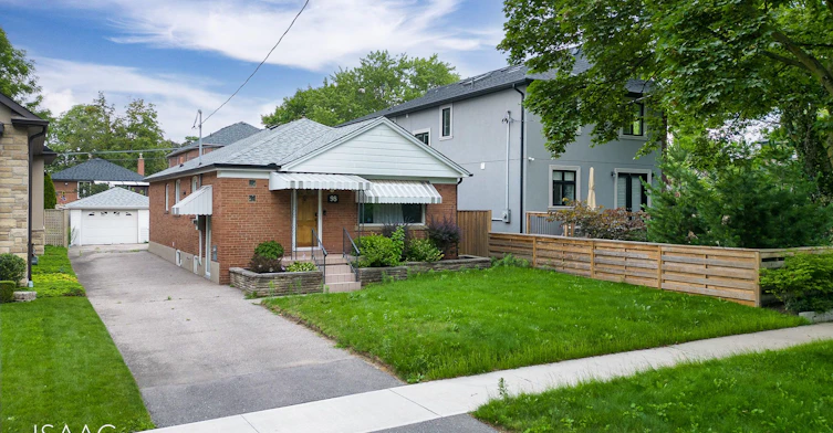 98 Yorkview Drive, Toronto, ON, M8Z 2G4