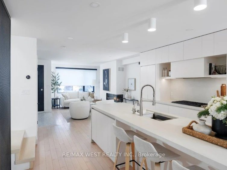 424 Clendenan Avenue, Toronto, ON, M6P 2X6 - 7