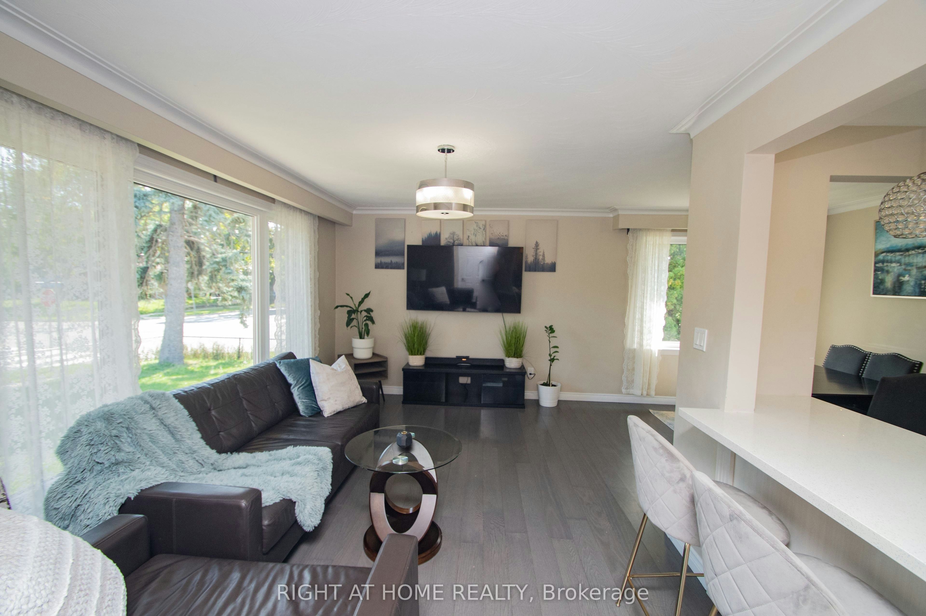 65 Bridgenorth Crescent, Toronto, ON, M9V 2M5