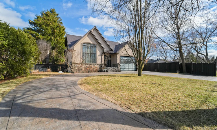3168 Lakeshore Road W