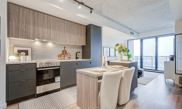 518-7 Smith Crescent