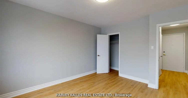 B3-4 Greentree Court, Toronto, ON, M6M 2A5 - 9