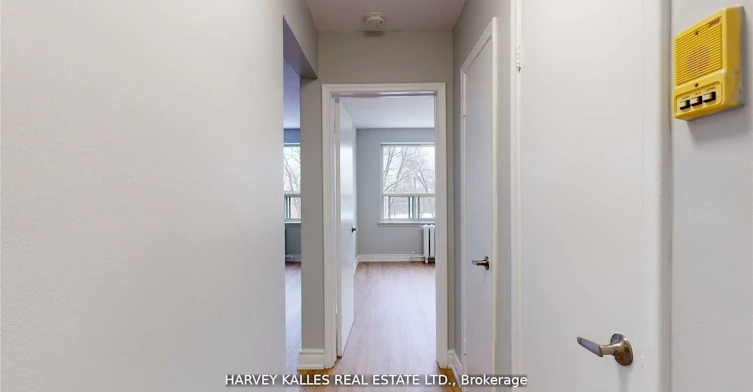 B3-4 Greentree Court, Toronto, ON, M6M 2A5 - 11