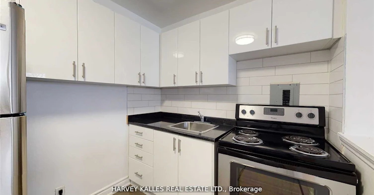 B3-4 Greentree Court, Toronto, ON, M6M 2A5 - 6