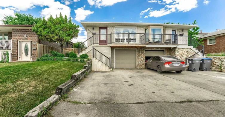 #Upper-3385 Ellengale Drive, Mississauga, ON, L5C 1Z5