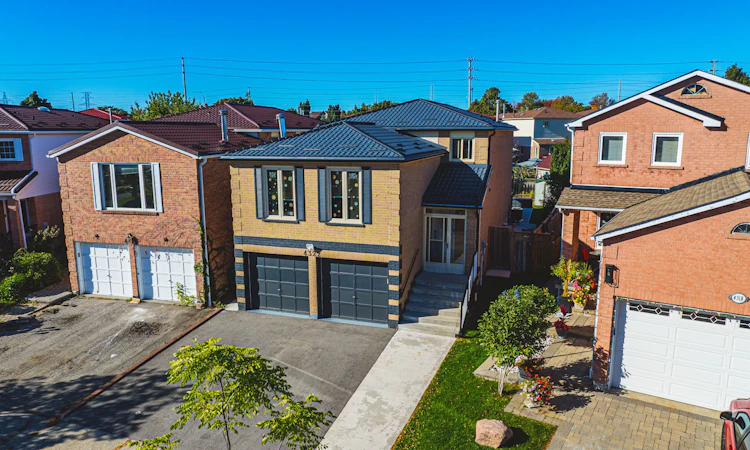 4322 Waterford Crescent