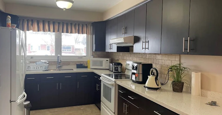 38 Pleasantview Avenue, Brampton, ON, L6X 2N1 - 2