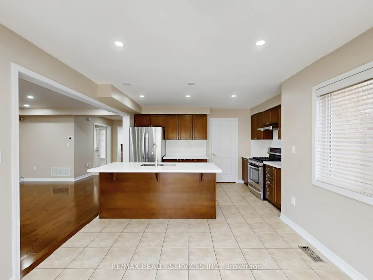 37 Bloom Drive, Brampton, ON, L6P 3C3 - 13
