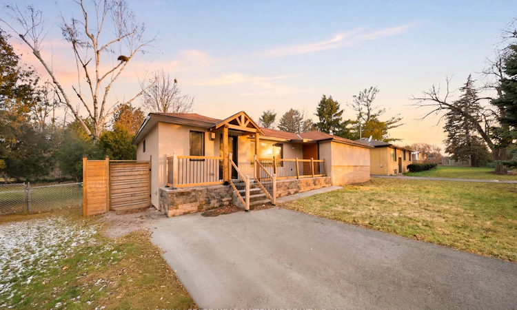 208 Glen Oak Drive