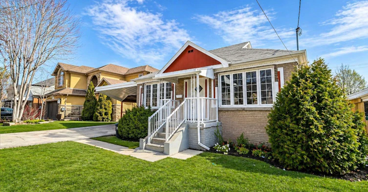 7 Highland Hill, Toronto, ON, M9A 2P7 - 3