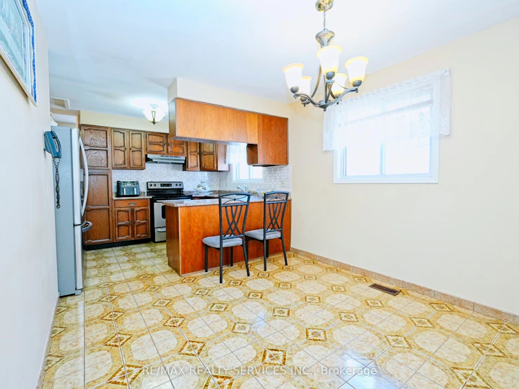 8 Cheryl Court, Brampton, ON, L6V 3C2 - 11