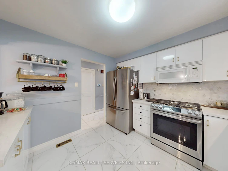 9 Malabar Crescent, Brampton, ON, L6S 3X6 - 11