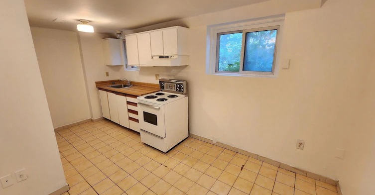 Unit D Lower-134 Grand Avenue, Toronto, ON, M8Y 2Z5 - 2