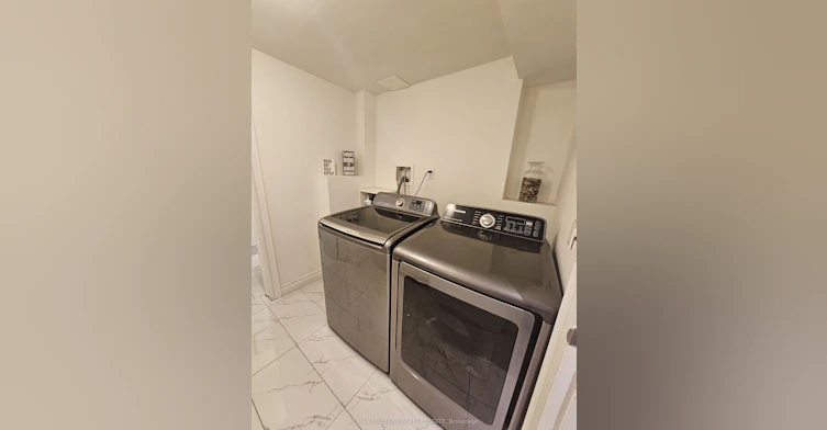 65 Vange Crescent, Toronto, ON, M9V 3N6 - 4
