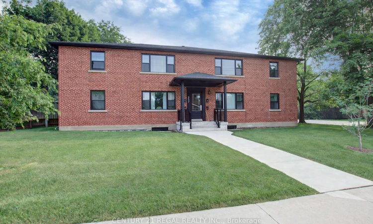 2127 Harris Crescent